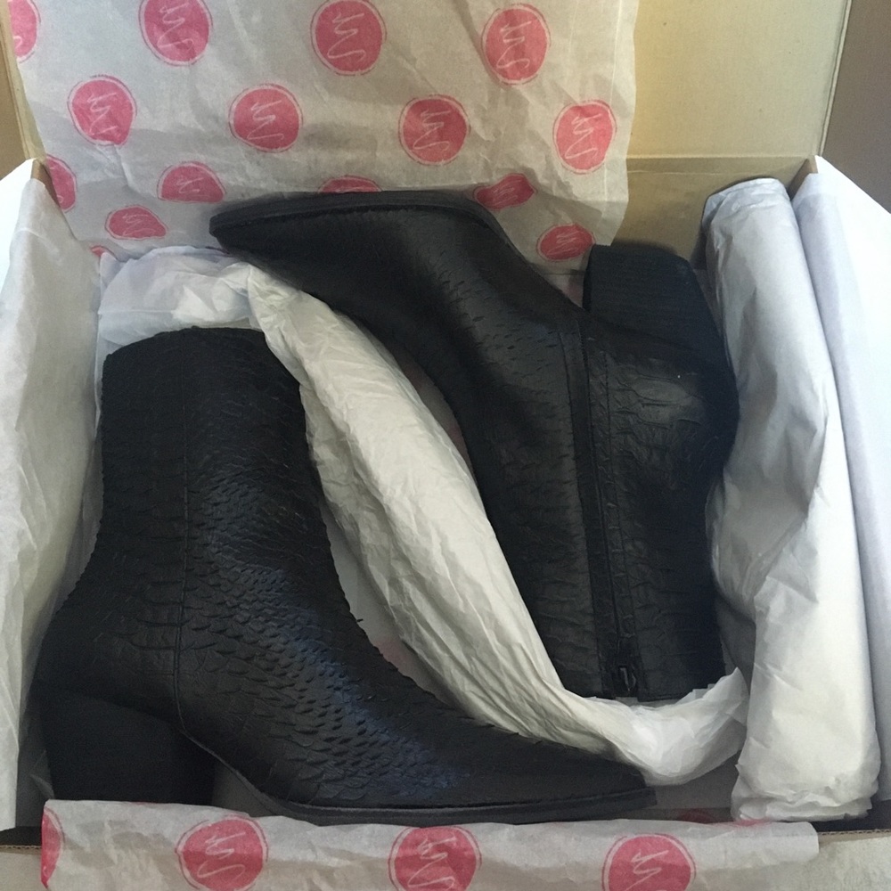 ๐ Matisse Caty Black Snake Leather Mid Calf Boots - Picture 7 of 8